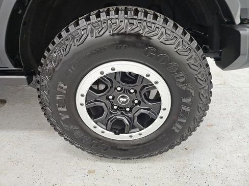 Used 2024 Ford Bronco Badlands image 10