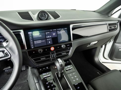 New 2026 Porsche Macan AWD/4WD image 13