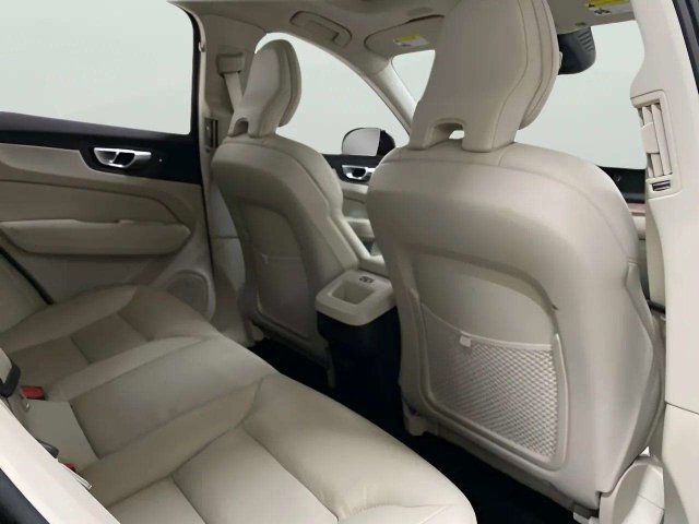 Used 2022 Volvo XC60 B5 Momentum w/ Climate Package AWD/4WD image 22