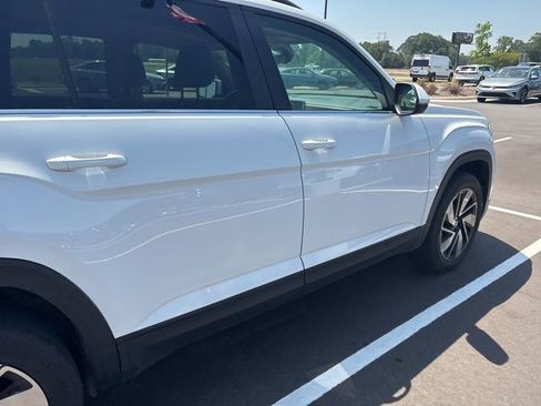 Used 2024 Volkswagen Atlas SE w/ Panoramic Sunroof Package FWD image 10