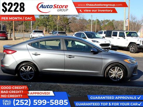 Used 2017 Hyundai Elantra SE image 5