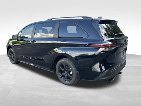 New 2026 Toyota Sienna XLE Woodland Edition AWD/4WD image 3