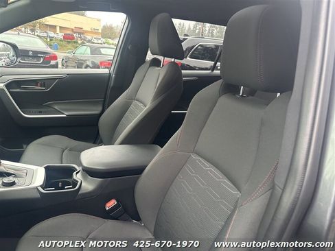 Used 2023 Toyota RAV4 SE image 23