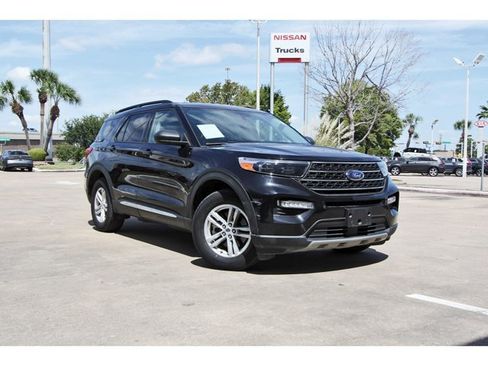 Used 2024 Ford Explorer XLT w/ Equipment Group 202A AWD/4WD image 1