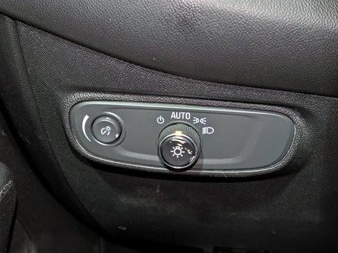 Used 2018 Chevrolet Equinox LT FWD image 39