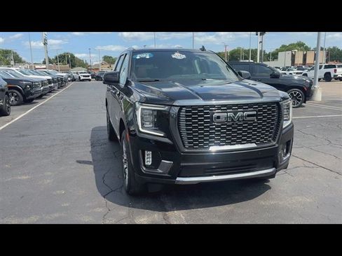 Used 2024 GMC Yukon Denali Ultimate AWD/4WD image 3