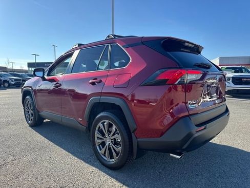 Used 2023 Toyota RAV4 XLE Premium image 4