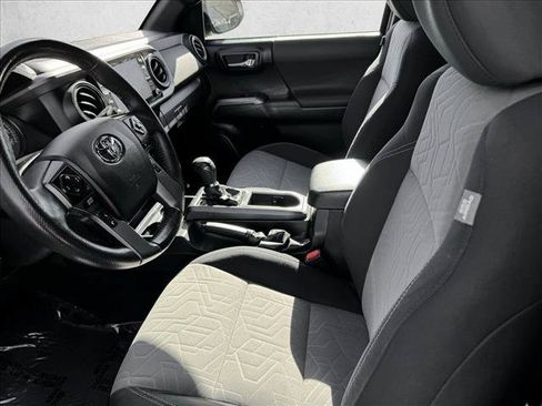 Used 2021 Toyota Tacoma TRD Sport w/ Technology Package AWD/4WD image 10