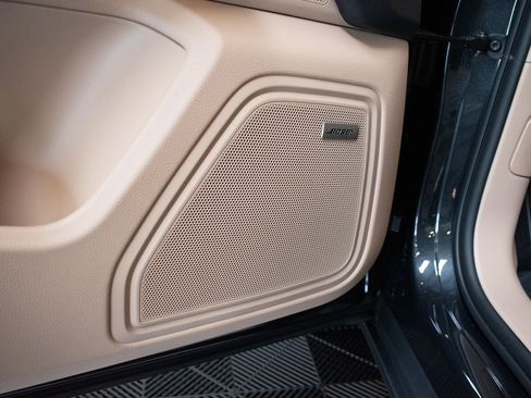 New 2025 Porsche Macan image 21