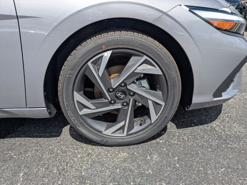 New 2025 Hyundai Elantra Sport image 11