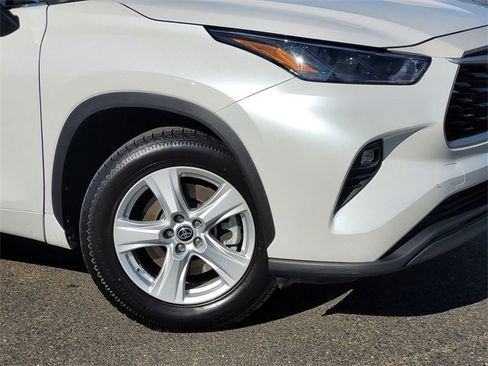 Used 2023 Toyota Highlander LE image 9
