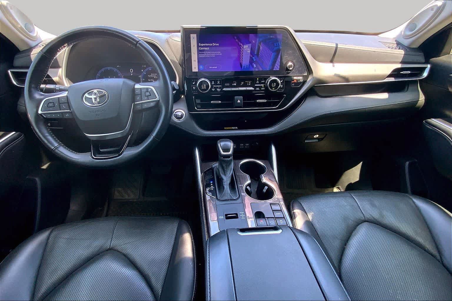 Used 2023 Toyota Highlander Limited FWD image 15
