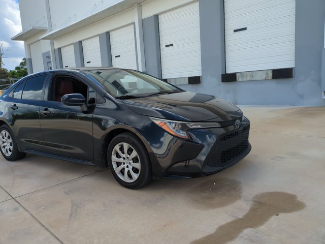 Used 2021 Toyota Corolla LE FWD image 3