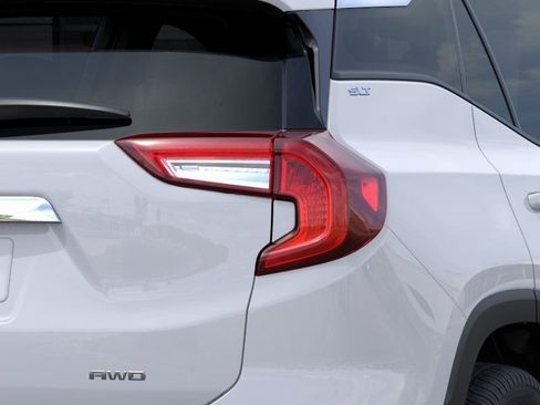 New 2024 GMC Terrain SLT image 13