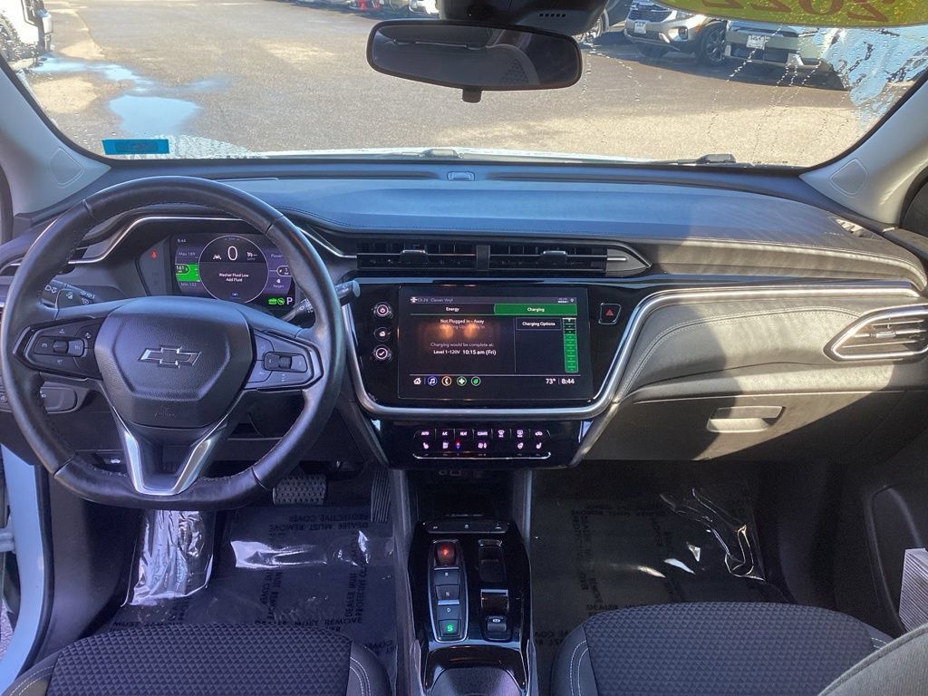 Used 2022 Chevrolet Bolt EUV LT w/ Comfort Package FWD image 17