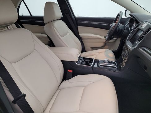 Used 2019 Chrysler 300 Touring L w/ Quick Order Package 22F RWD image 21