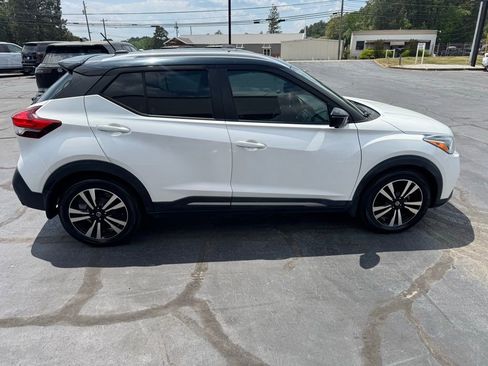 Used 2018 Nissan Kicks SR FWD image 8