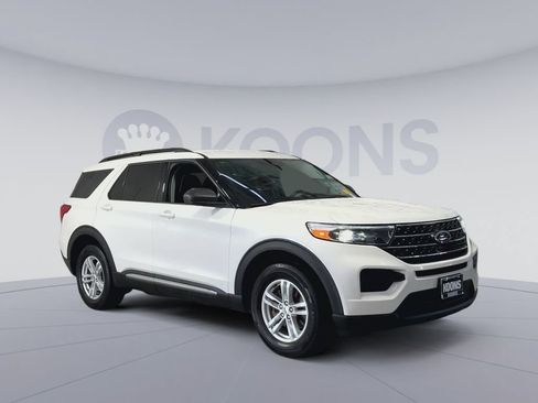 Used 2023 Ford Explorer XLT AWD/4WD image 2