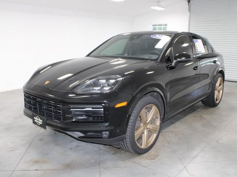 Used 2024 Porsche Cayenne Coupe AWD/4WD image 4