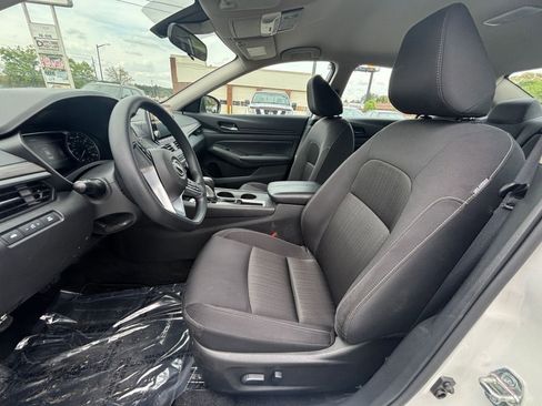 Used 2025 Nissan Altima 2.5 SV image 29