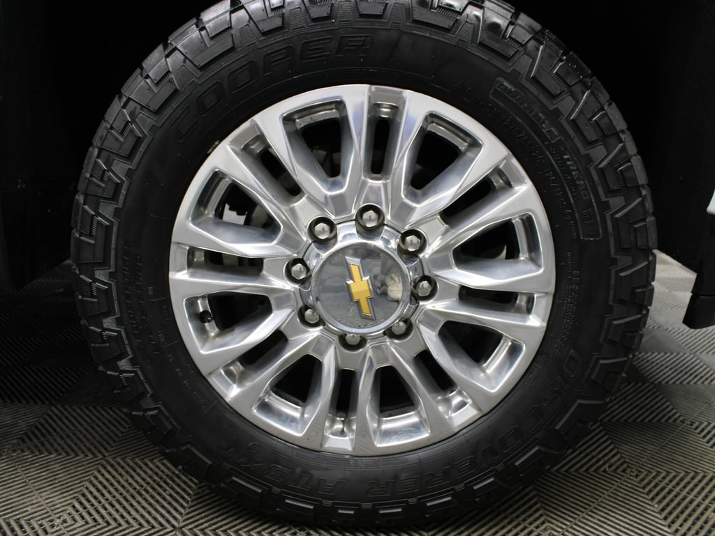 Used 2023 Chevrolet Silverado 3500 High Country w/ Technology Package AWD/4WD image 13