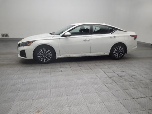 Used 2023 Nissan Altima 2.5 SV FWD image 2