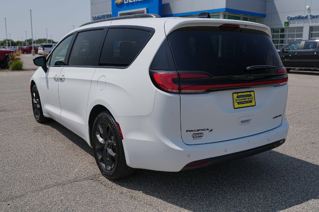 Used 2025 Chrysler Pacifica Limited FWD image 9