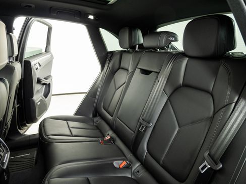 New 2026 Porsche Macan AWD/4WD image 22