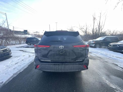Used 2022 Toyota Highlander XLE image 32