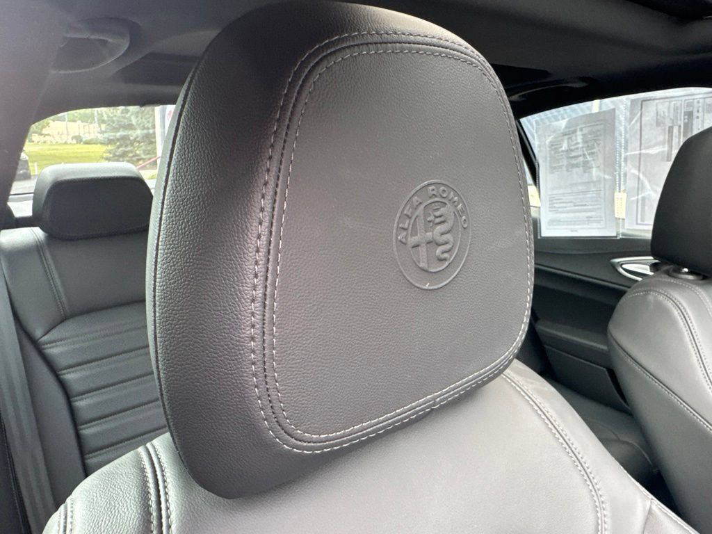 Used 2022 Alfa Romeo Giulia Veloce AWD/4WD image 69