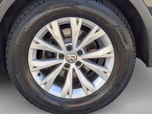 Used 2018 Volkswagen Tiguan S image 25