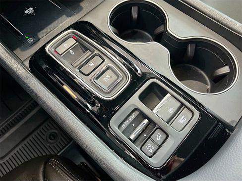 Used 2025 Honda Pilot EX-L image 16