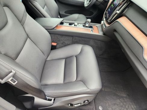 Used 2023 Volvo XC60 B5 Plus w/ Climate Package image 16