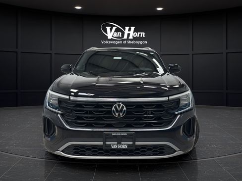 Used 2024 Volkswagen Atlas Cross Sport SE w/ Panoramic Sunroof Package AWD/4WD image 2