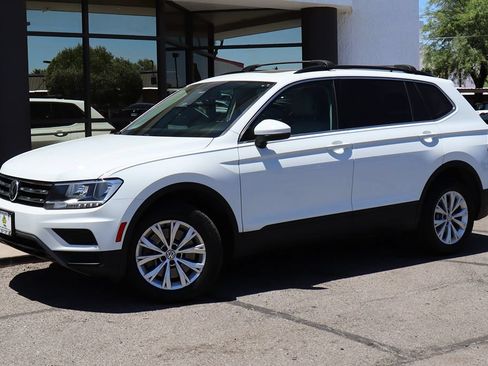 Used 2019 Volkswagen Tiguan SE w/ Panoramic Sunroof Package AWD/4WD image 3