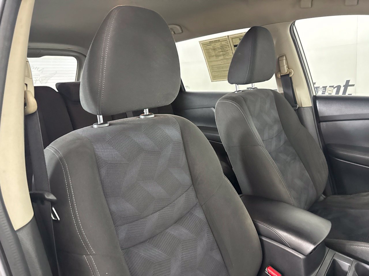 Used 2015 Nissan Rogue S FWD image 23
