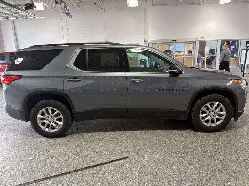 Used 2019 Chevrolet Traverse LT w/ LPO, Blackout Package AWD/4WD image 5
