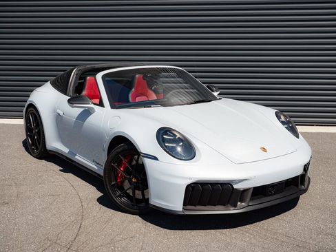 Certified 2025 Porsche 911 Targa 4 GTS AWD/4WD image 24