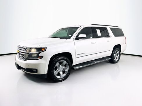Used 2018 Chevrolet Suburban LT w/ LT Signature Package image 3