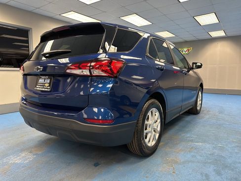 Used 2023 Chevrolet Equinox LS w/ LS Convenience Package image 2