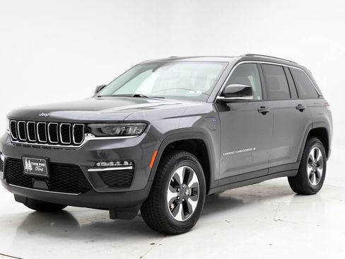 Used 2023 Jeep Grand Cherokee 4WD 4xe image 2