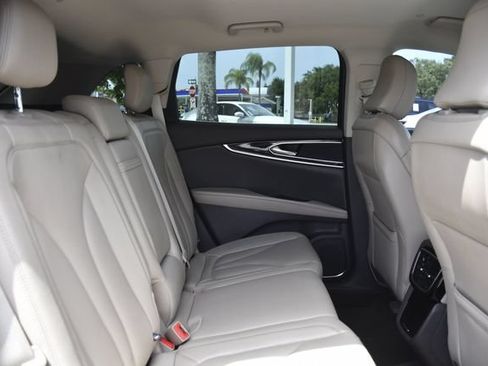 Used 2022 Lincoln Nautilus FWD w/ Premium Package image 24