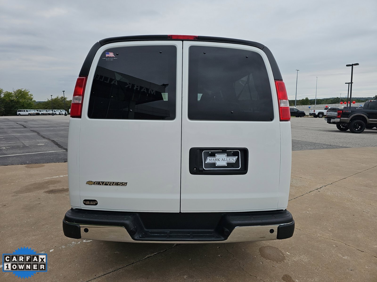 Used 2025 Chevrolet Express 3500 LT w/ LT Preferred Equipment Group RWD image 5