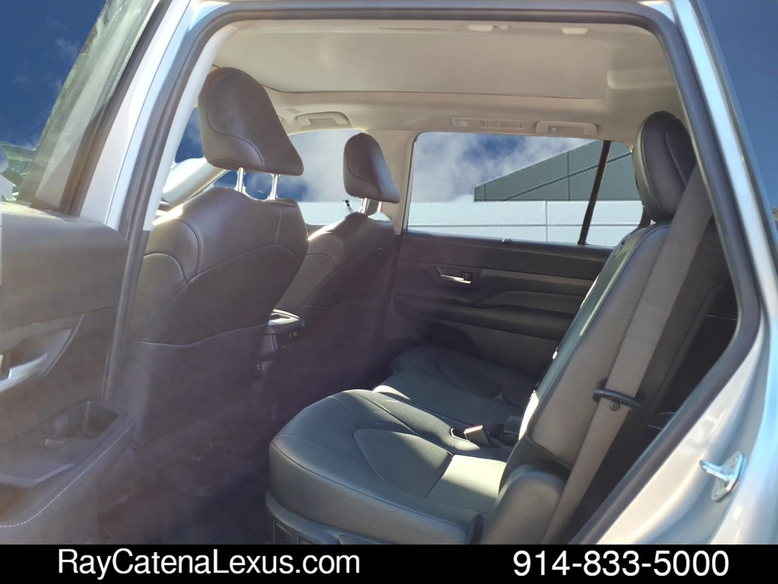 Used 2024 Toyota Grand Highlander AWD image 17