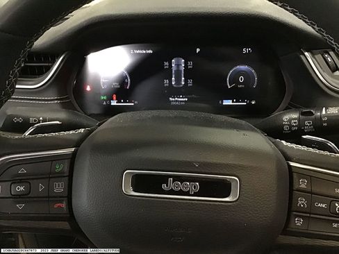Used 2023 Jeep Grand Cherokee Altitude image 8