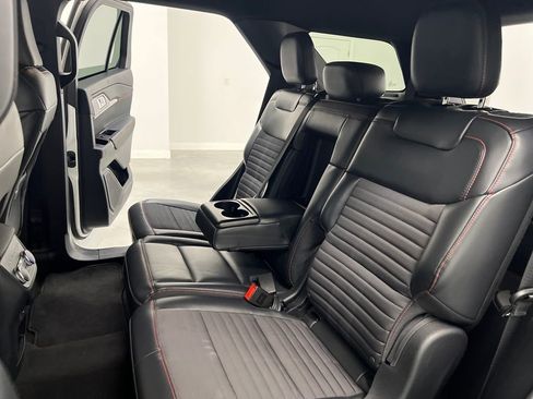 Used 2025 Ford Explorer ST-Line w/ ST-Line Street Pack image 13