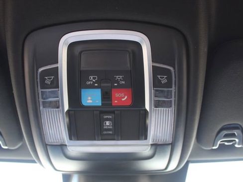 Used 2025 RAM 2500 Laramie AWD/4WD image 39