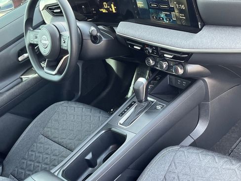 Certified 2025 Nissan Kicks SV image 9