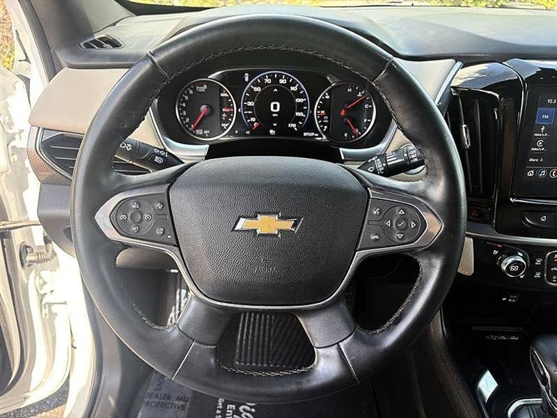 Used 2023 Chevrolet Traverse Premier FWD image 19