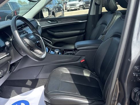 Used 2022 Jeep Grand Cherokee Limited image 10